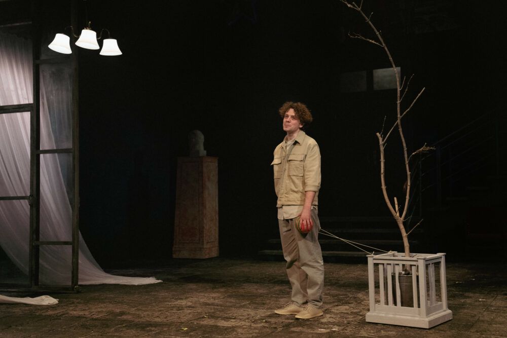 спектакль «Генерал и его семья» в Театре имени Вахтангова