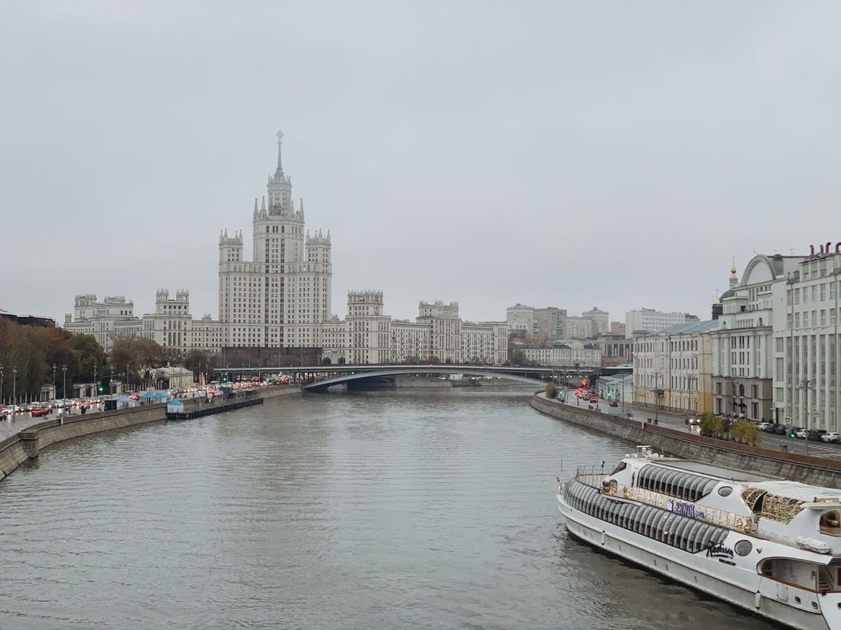 Круговая прогулка на электроходе «Стрельна» от причала «Китай-город» фото 1