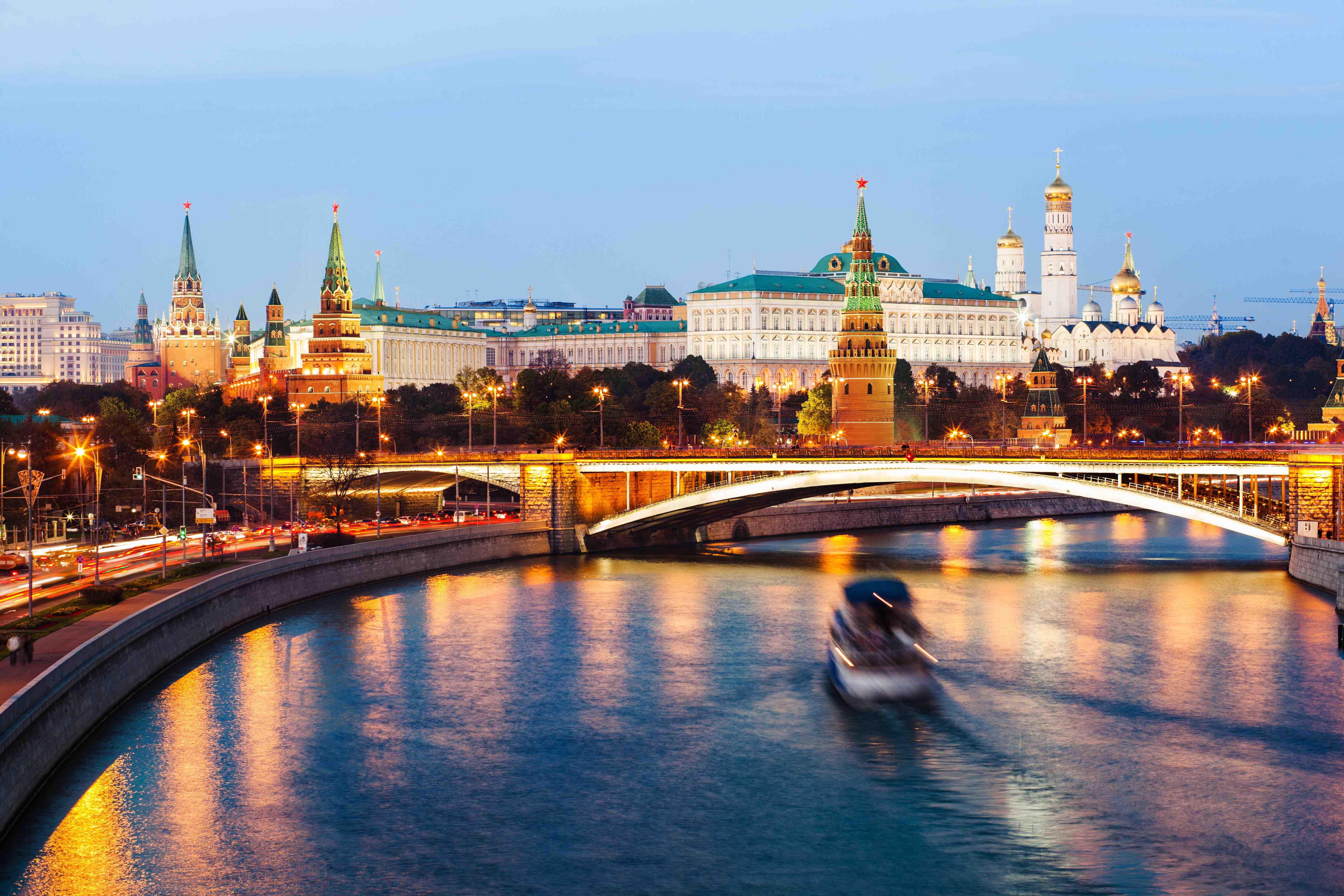 речная прогулка по центру Москвы с дискотекой «ля-Музон» со скидкой 50%