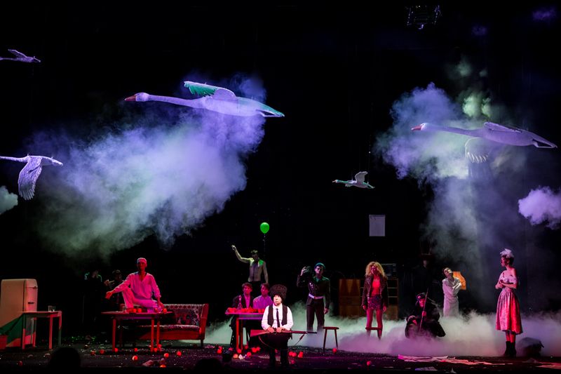 спектакль «Сказка про последнего ангела» в Театре Наций