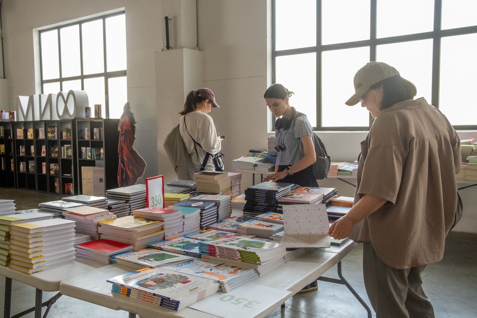 книжная ярмарка «Гаражка МИФа» на «Хлебозаводе»