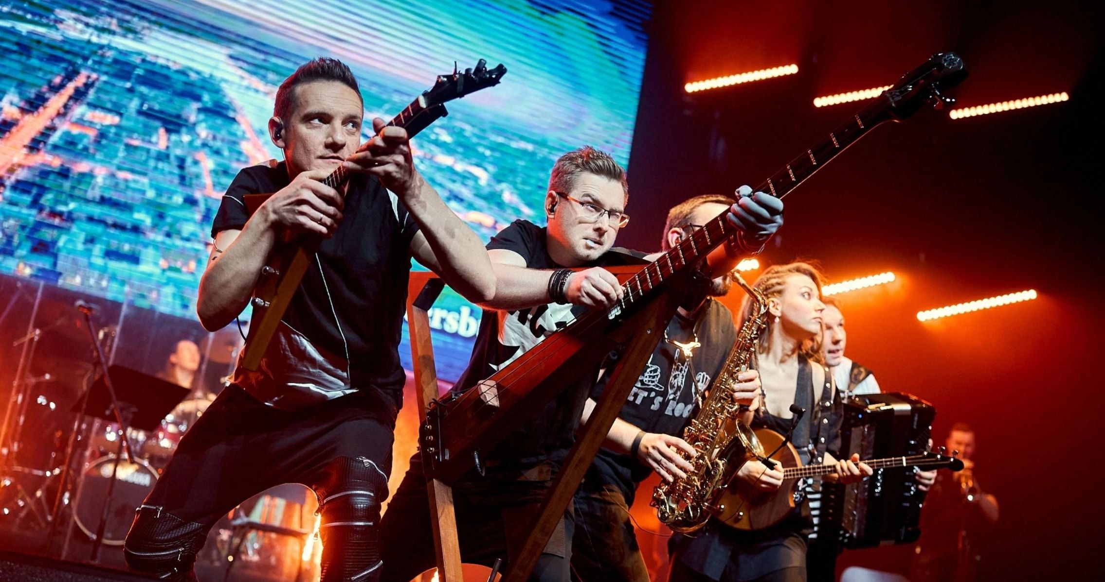 Новогодняя дискотека с Bis-Quit Band