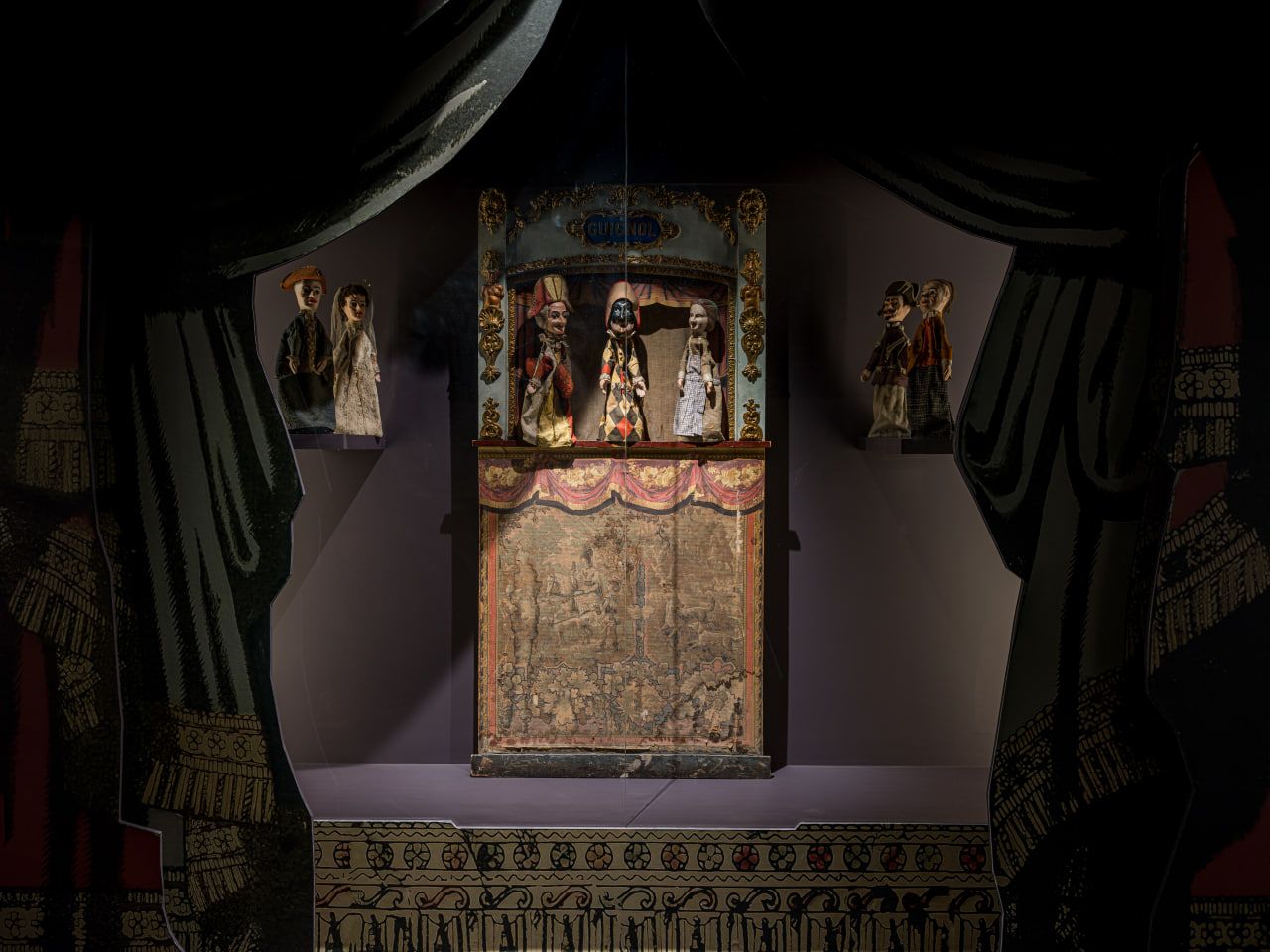 выставка «Августейшие куклы»