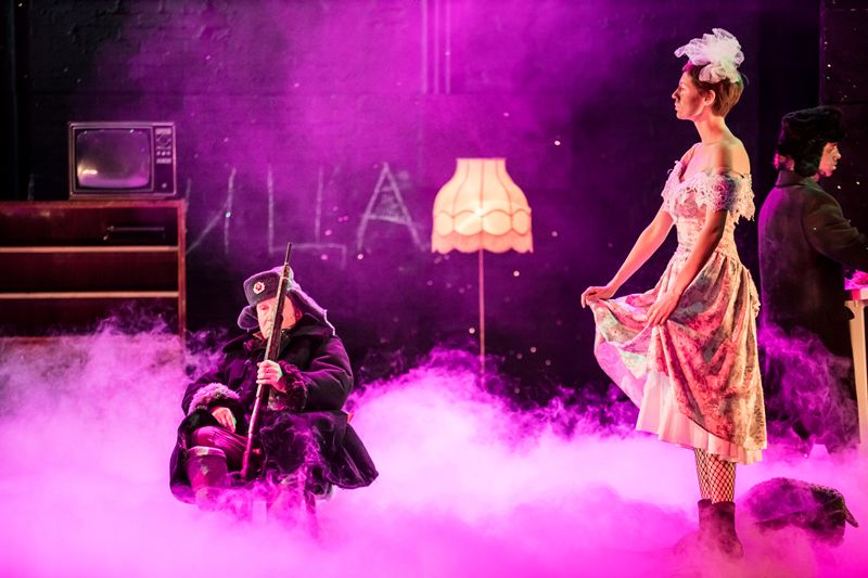 спектакль «Сказка про последнего ангела» в Театре Наций