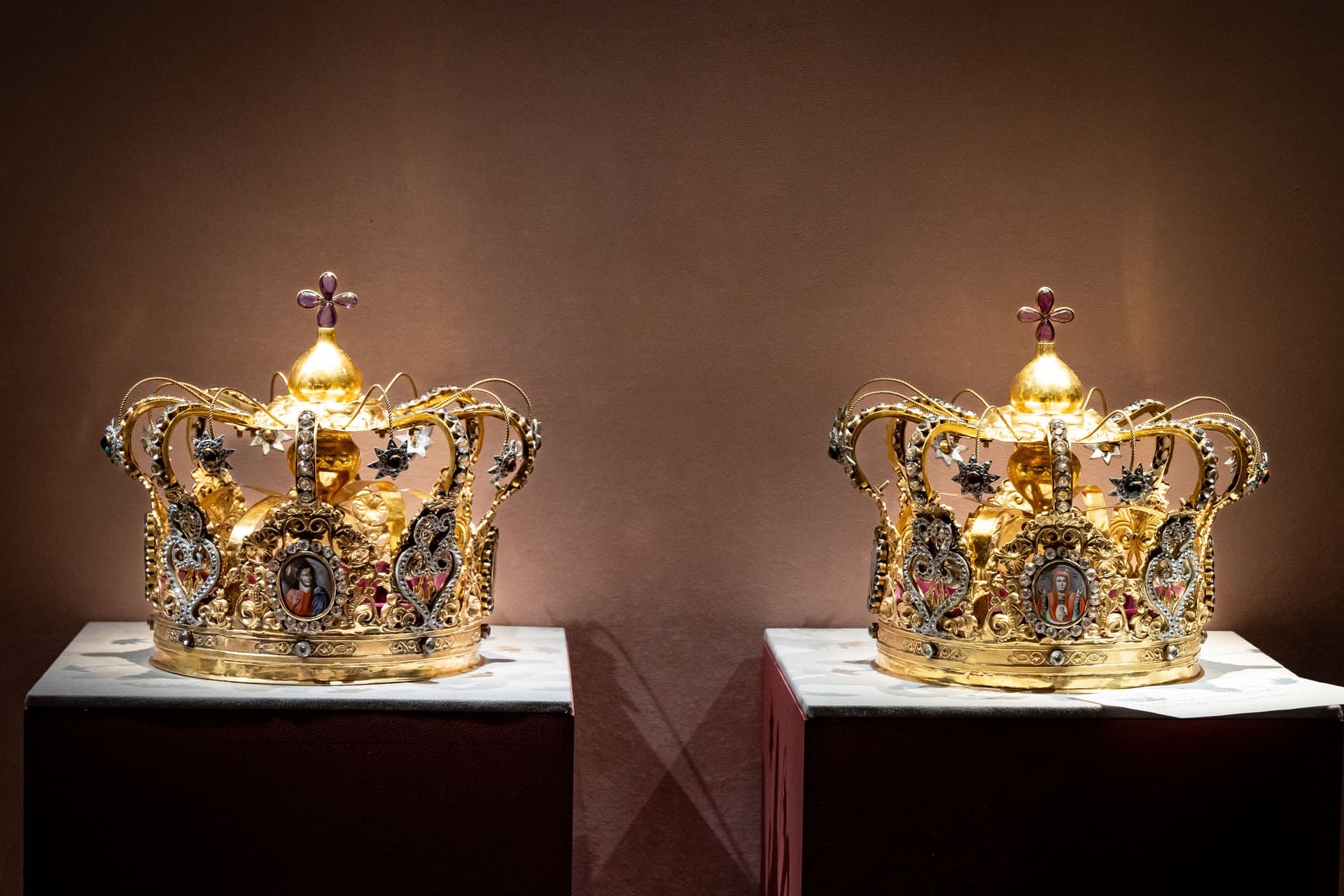 Выставка «Магия блеска. Стразы и граненая сталь XVIII — начала XIX века из собрания Исторического музея» фото 3