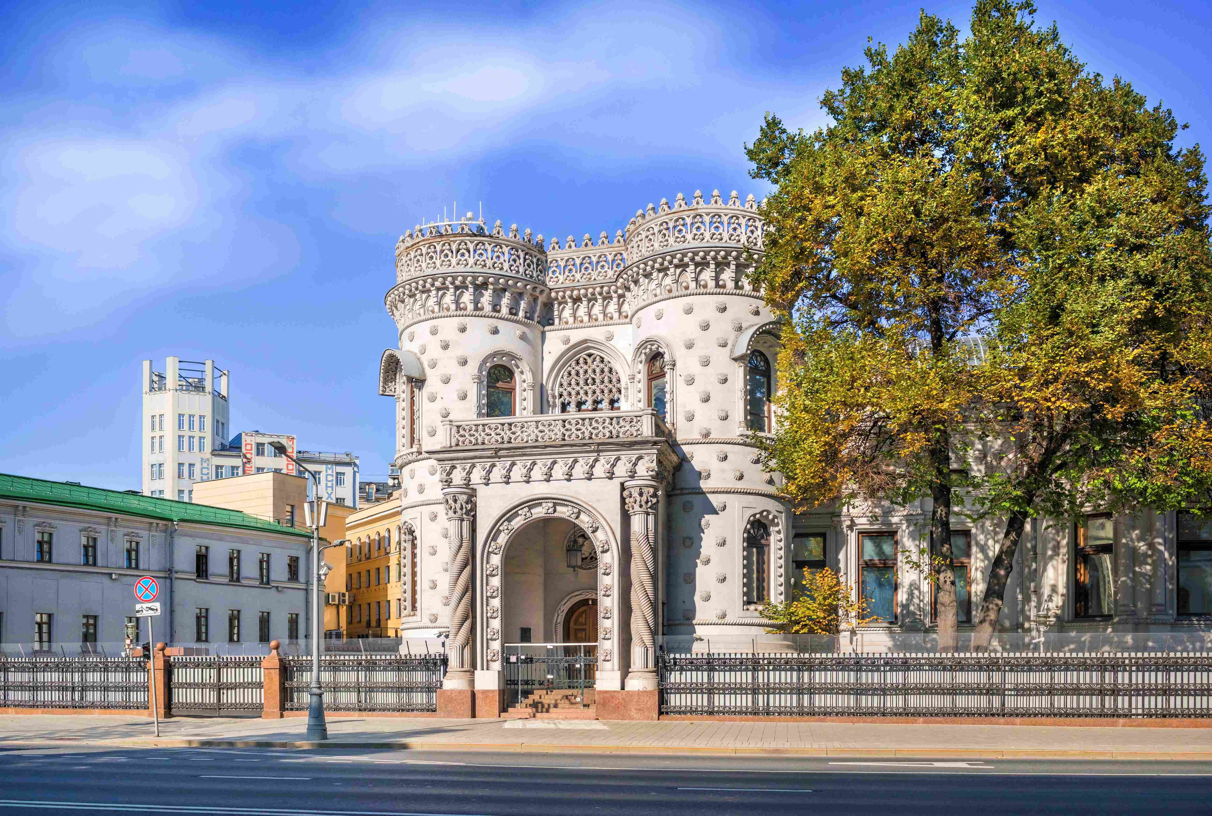 пешеходная экскурсия «Посольства Москвы: загадки и тайны старинных особняков» со скидкой 20%