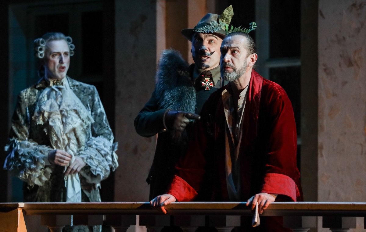 спектакль «Ревизор» в Московском театре Олега Табакова