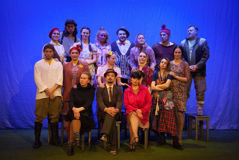 спектакль Егора Дружинина «Всюду жизнь!»