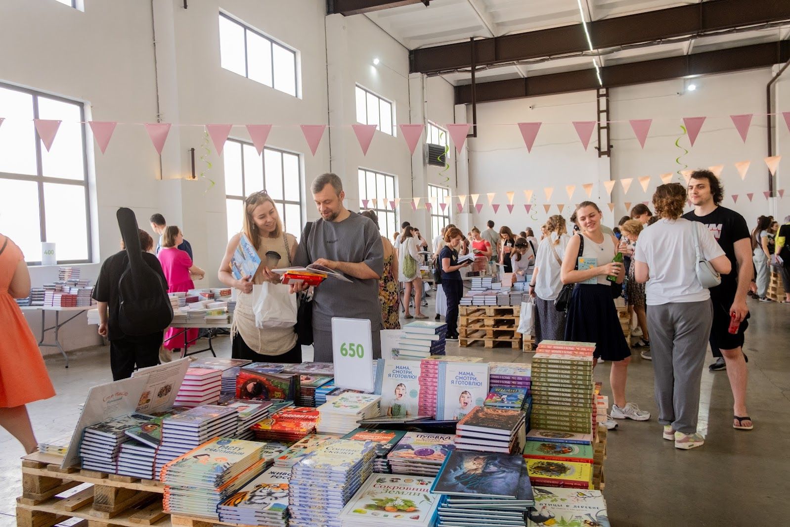 книжная ярмарка «Гаражка МИФа» на «Хлебозаводе»