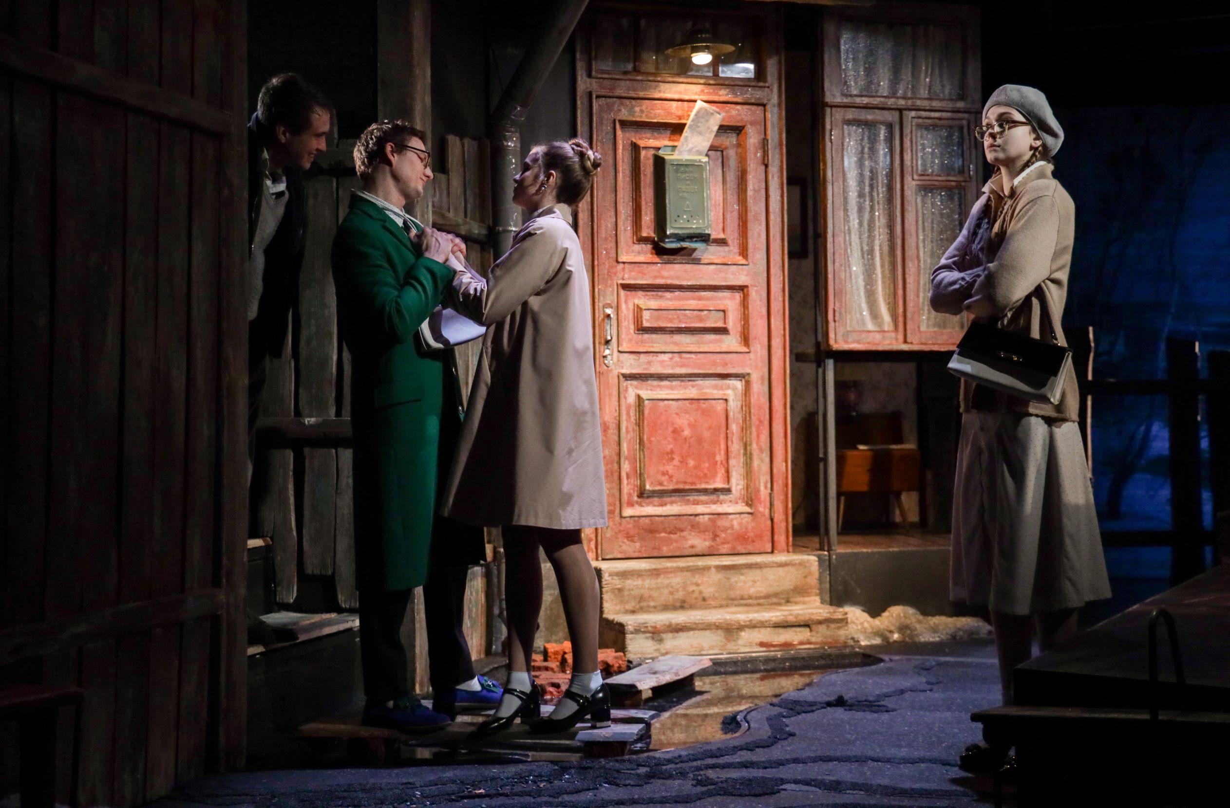 Спектакль «старший сын» в московском театре олега табакова