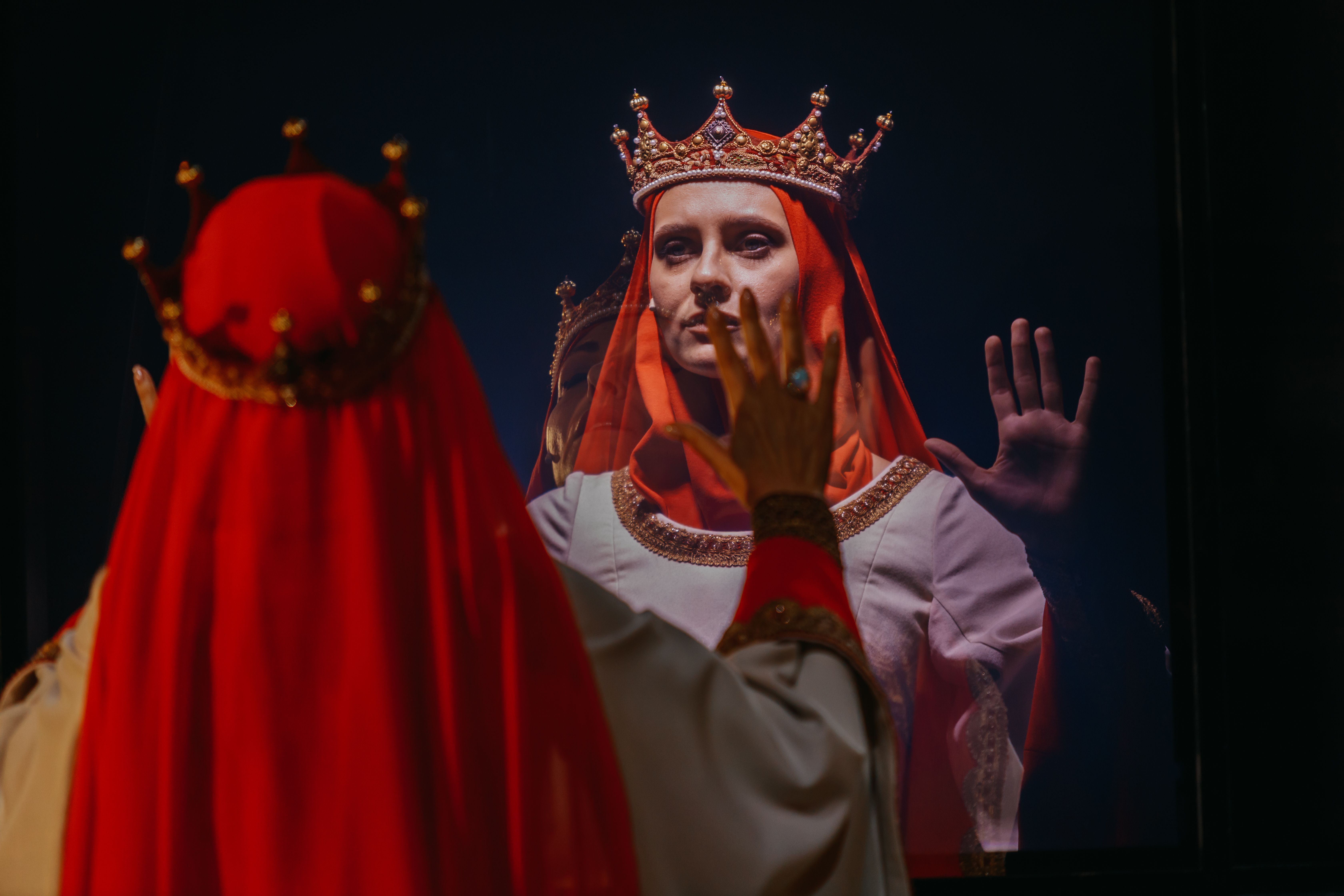 спектакль «Канарейка» в Театре Наций