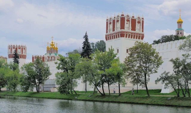 Экскурсия «Новодевичье кладбище и его главные скульптуры» со скидкой 25% фото 1