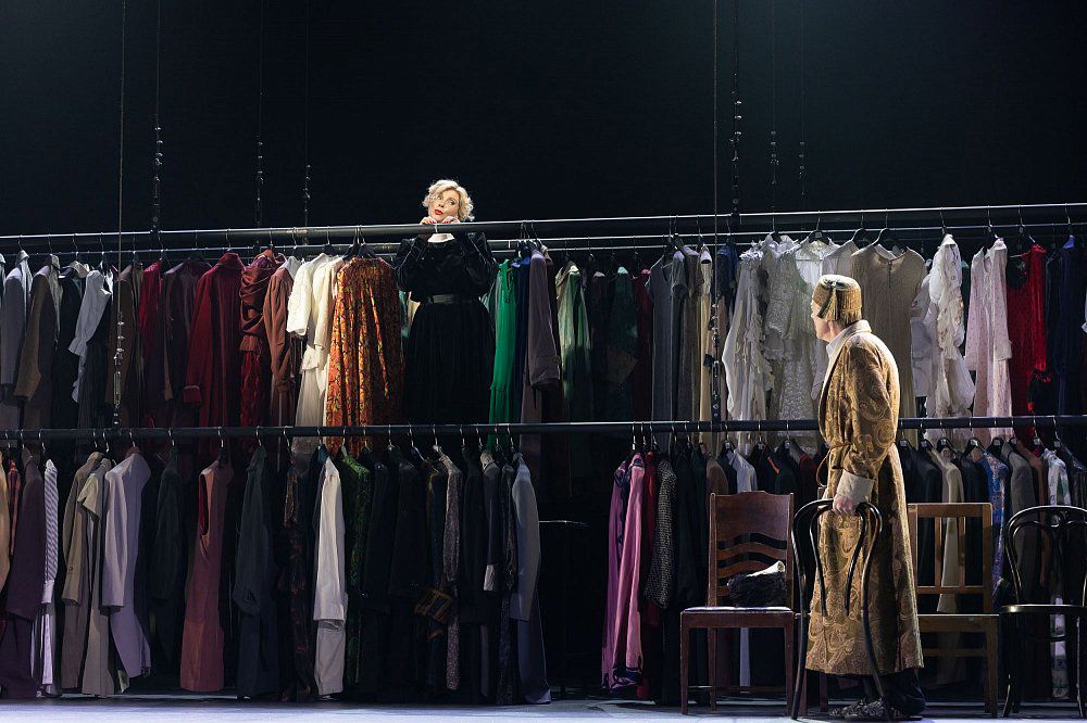 спектакль «Истории» в Театре имени Маяковского