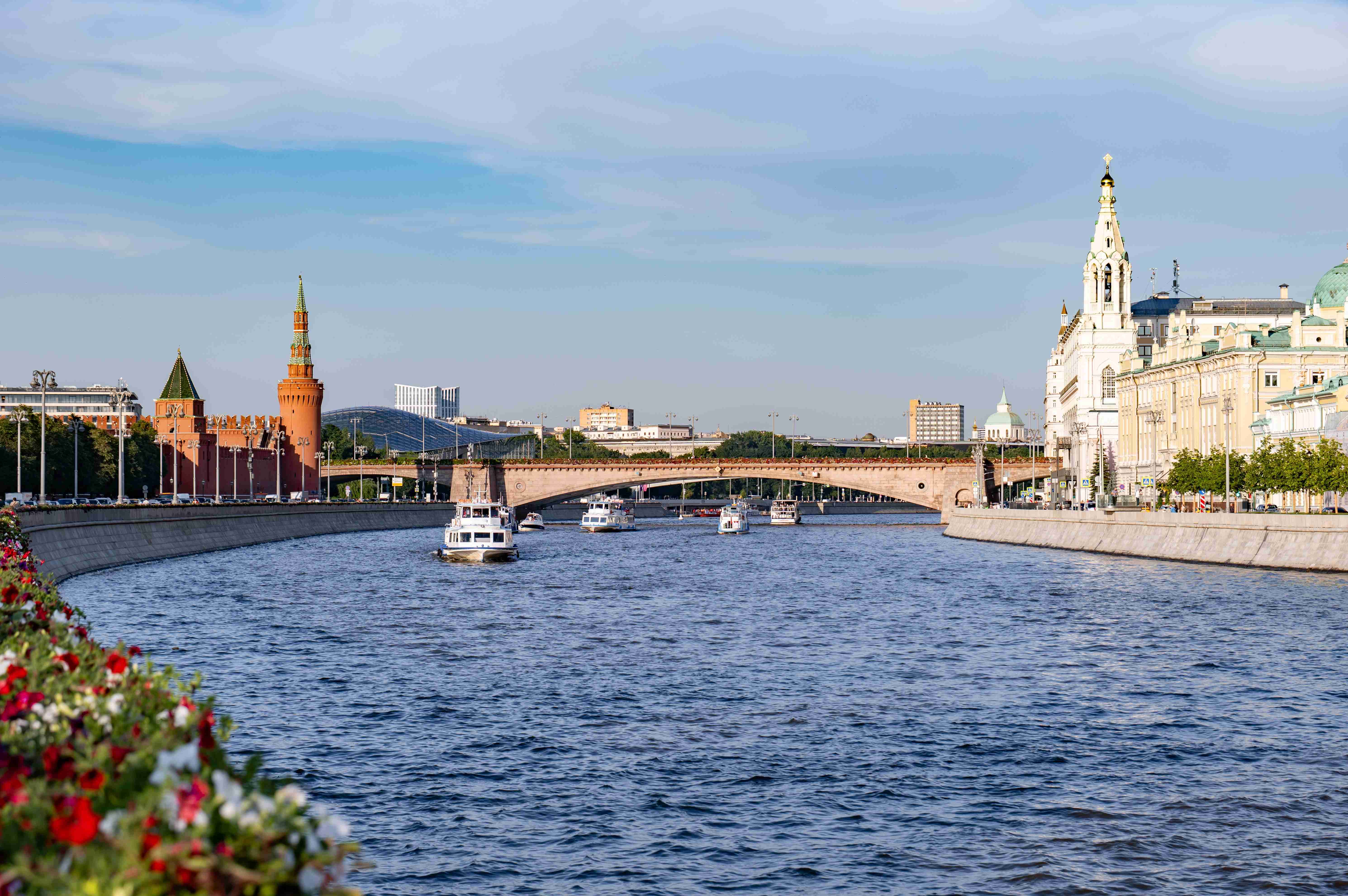 речная прогулка по Москве-реке «Любимая столица (круг от Сити до Крымского моста)» на люкс-теплоходе «Соболь» и «Августина»
