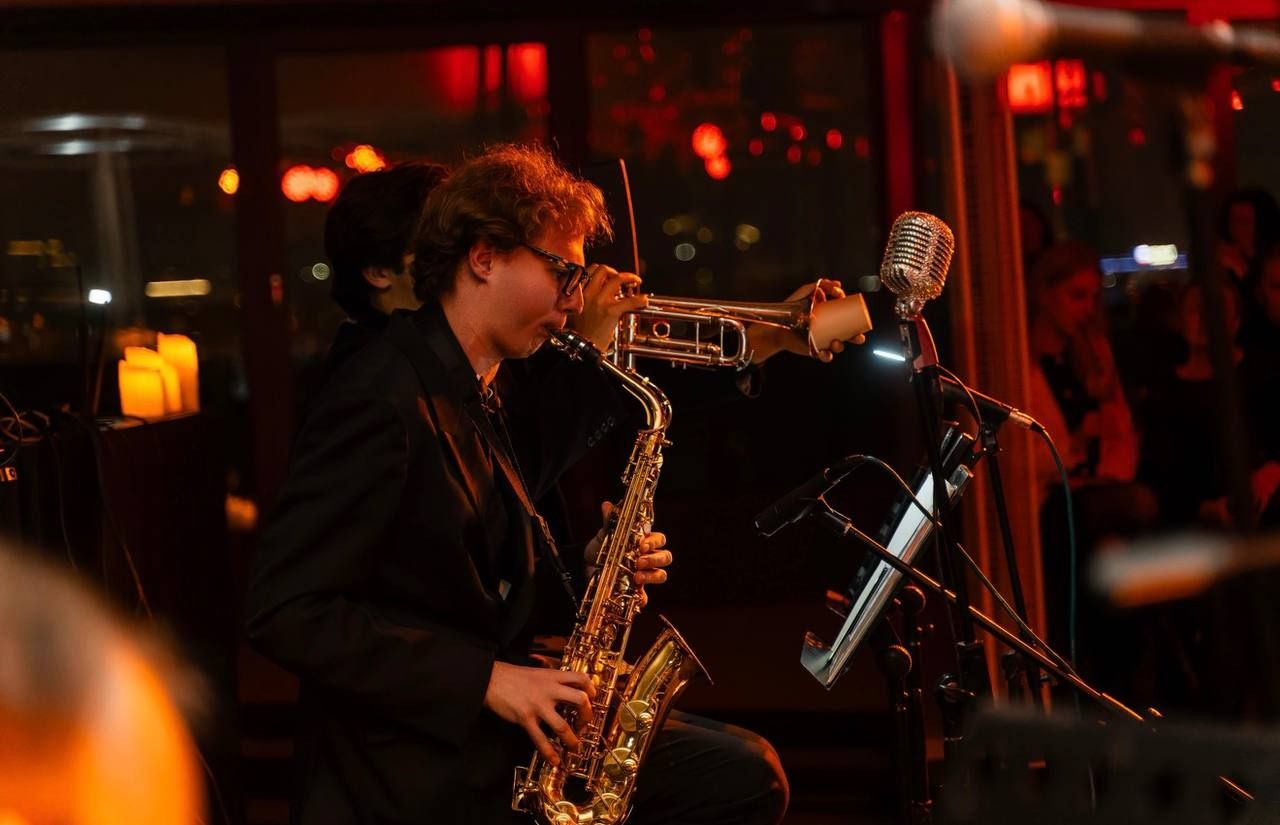 концерт Moon Jazz при свечах на тёплой панорамной крыше