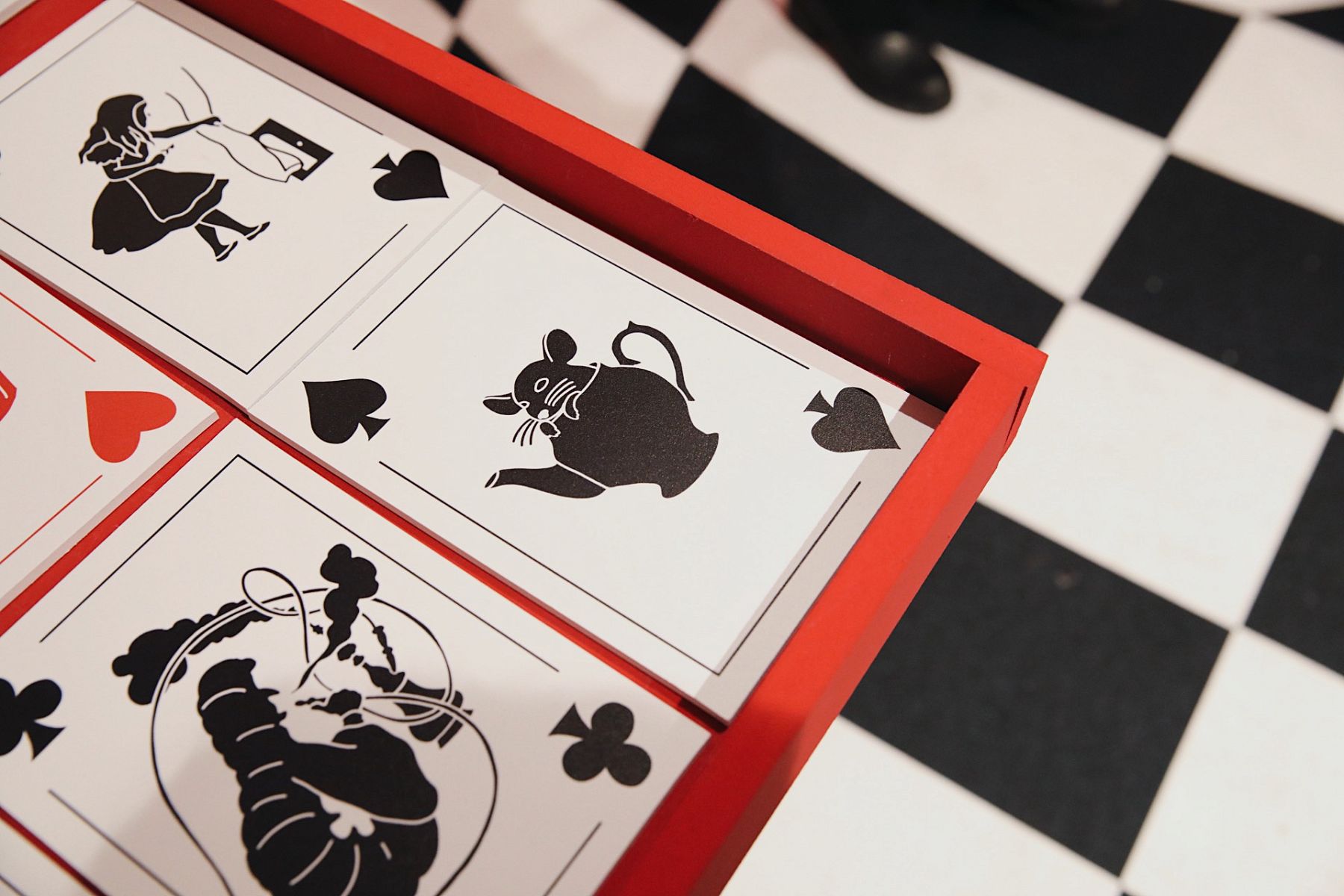 выставка «Алиса, проснись!»