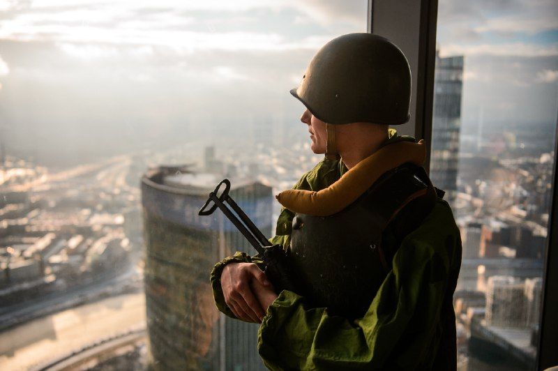 выставка оружия «Сталь и мужество» на смотровой площадке PANORAMA360