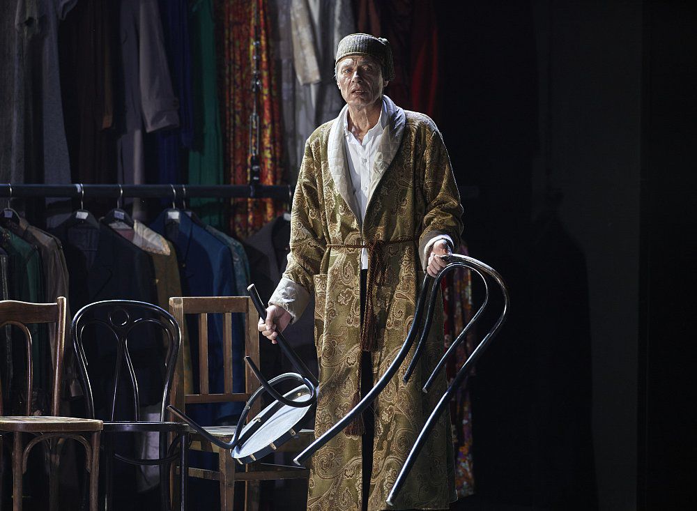 спектакль «Истории» в Театре имени Маяковского