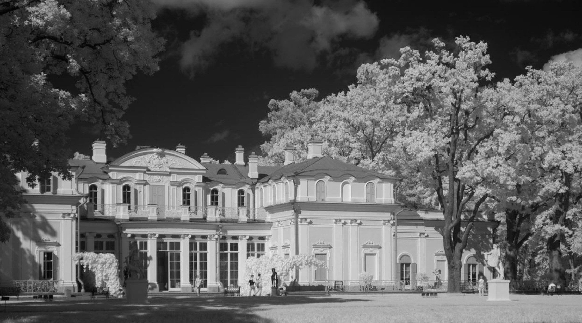Встреча «Фотосреда: „Инфракрасная фотография, или Почему на ваших снимках зелень белая?“»