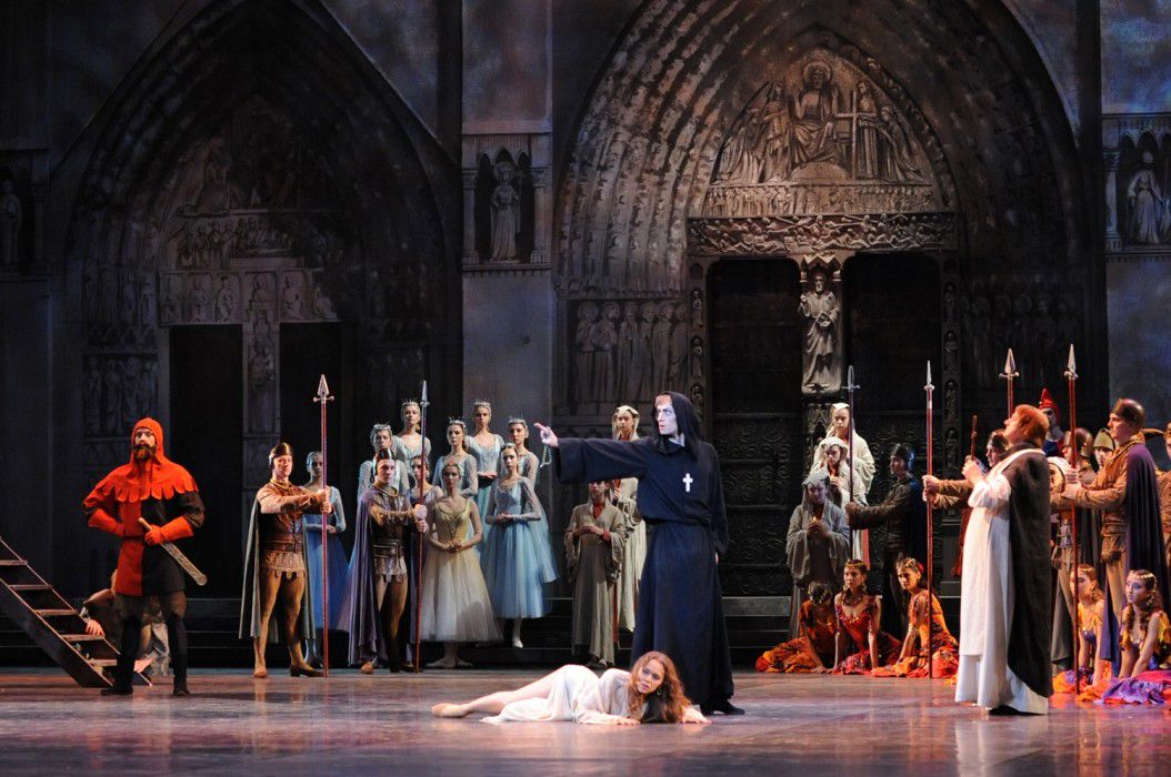 спектакль «Эсмеральда» в Театре имени К. С. Станиславского и Вл. И. Немировича­-Данченко