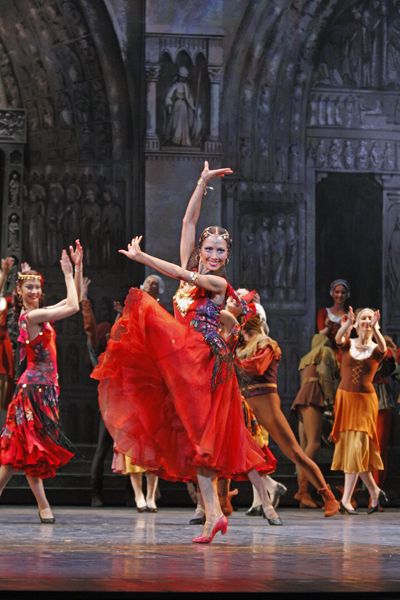 спектакль «Эсмеральда» в Театре имени К. С. Станиславского и Вл. И. Немировича­-Данченко