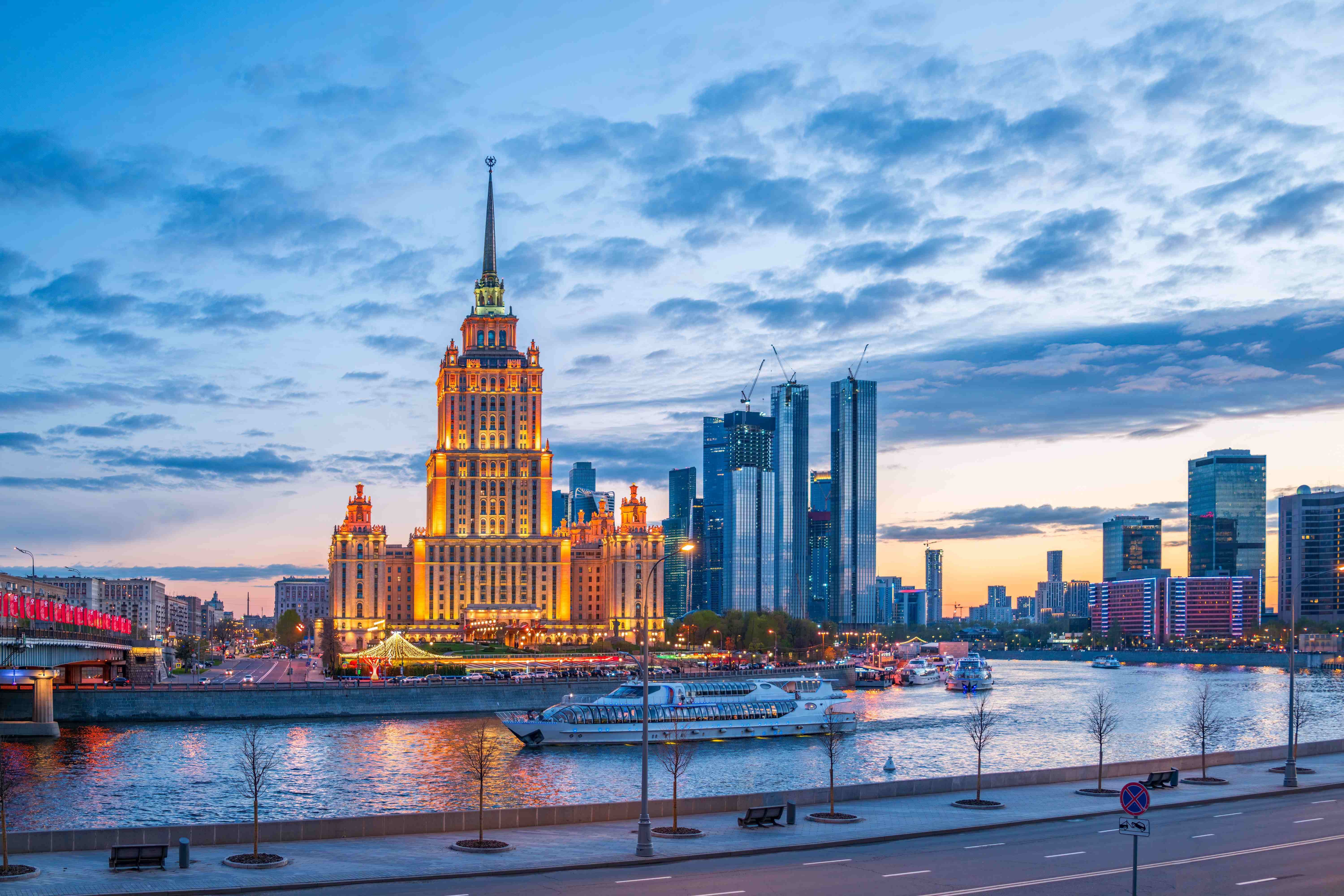 большое речное путешествие по Москве-реке с ланчем от причала «Киевский вокзал» со скидкой 50%