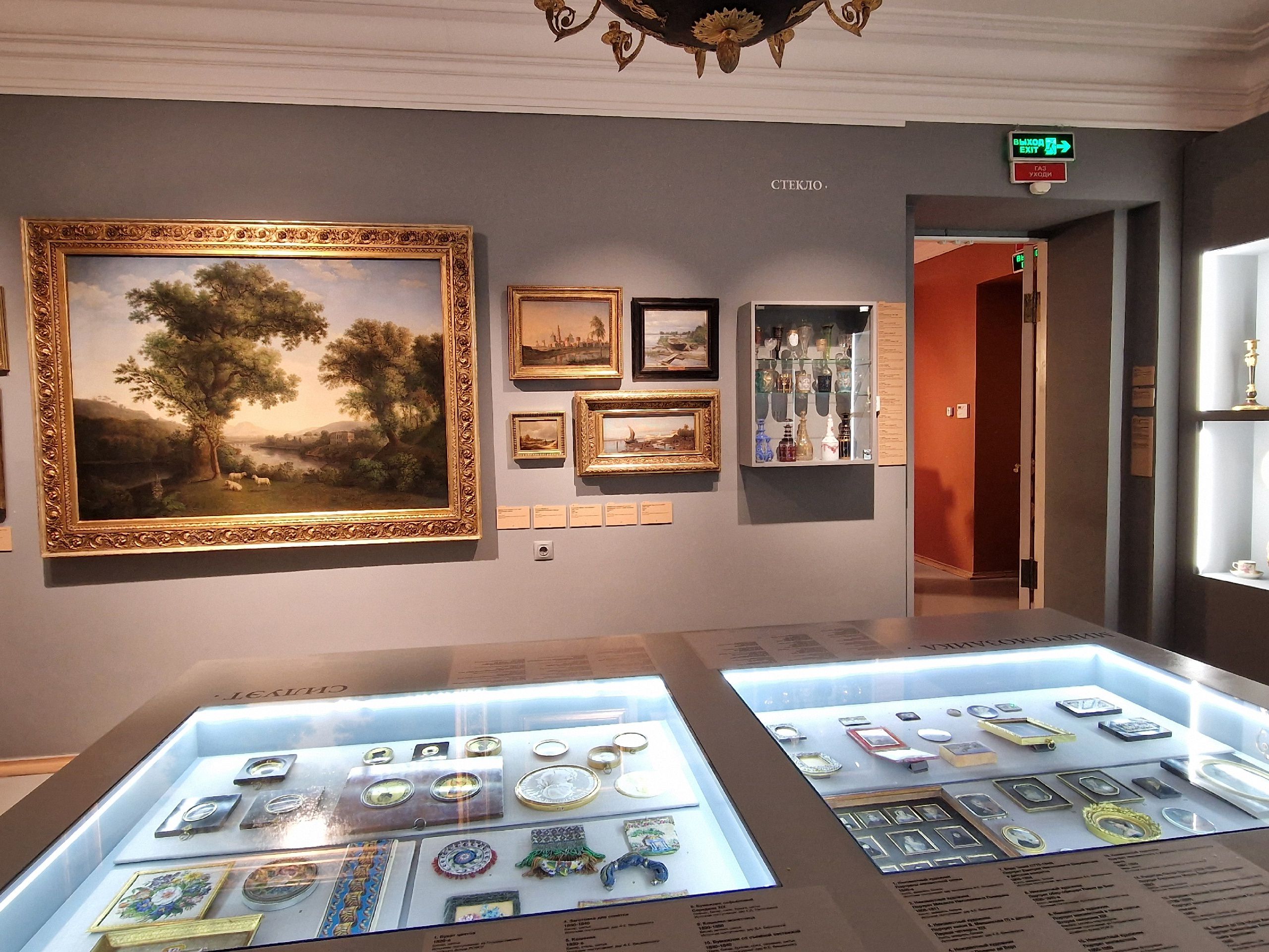 выставка «От портрета до лорнета»