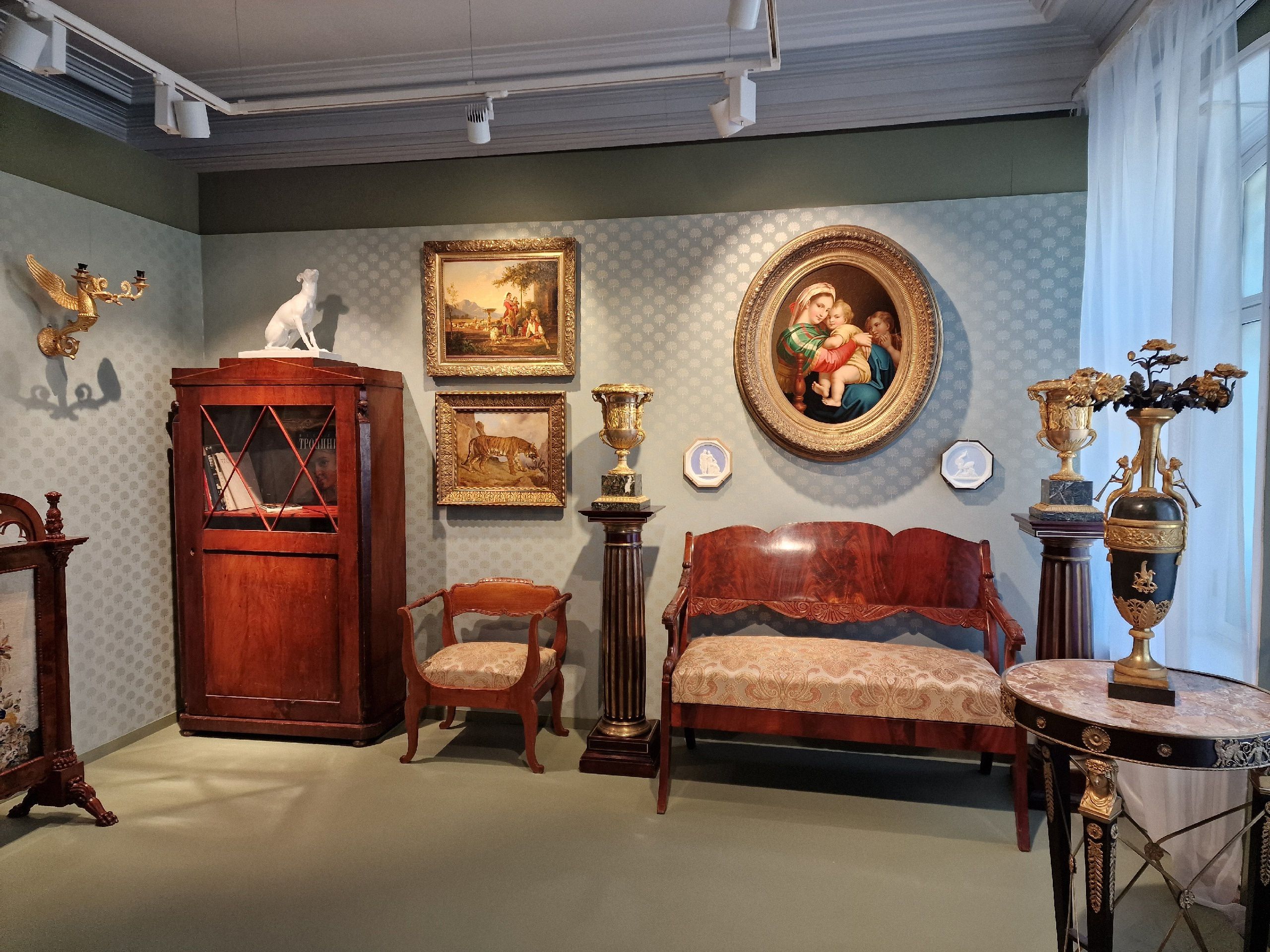 выставка «От портрета до лорнета»