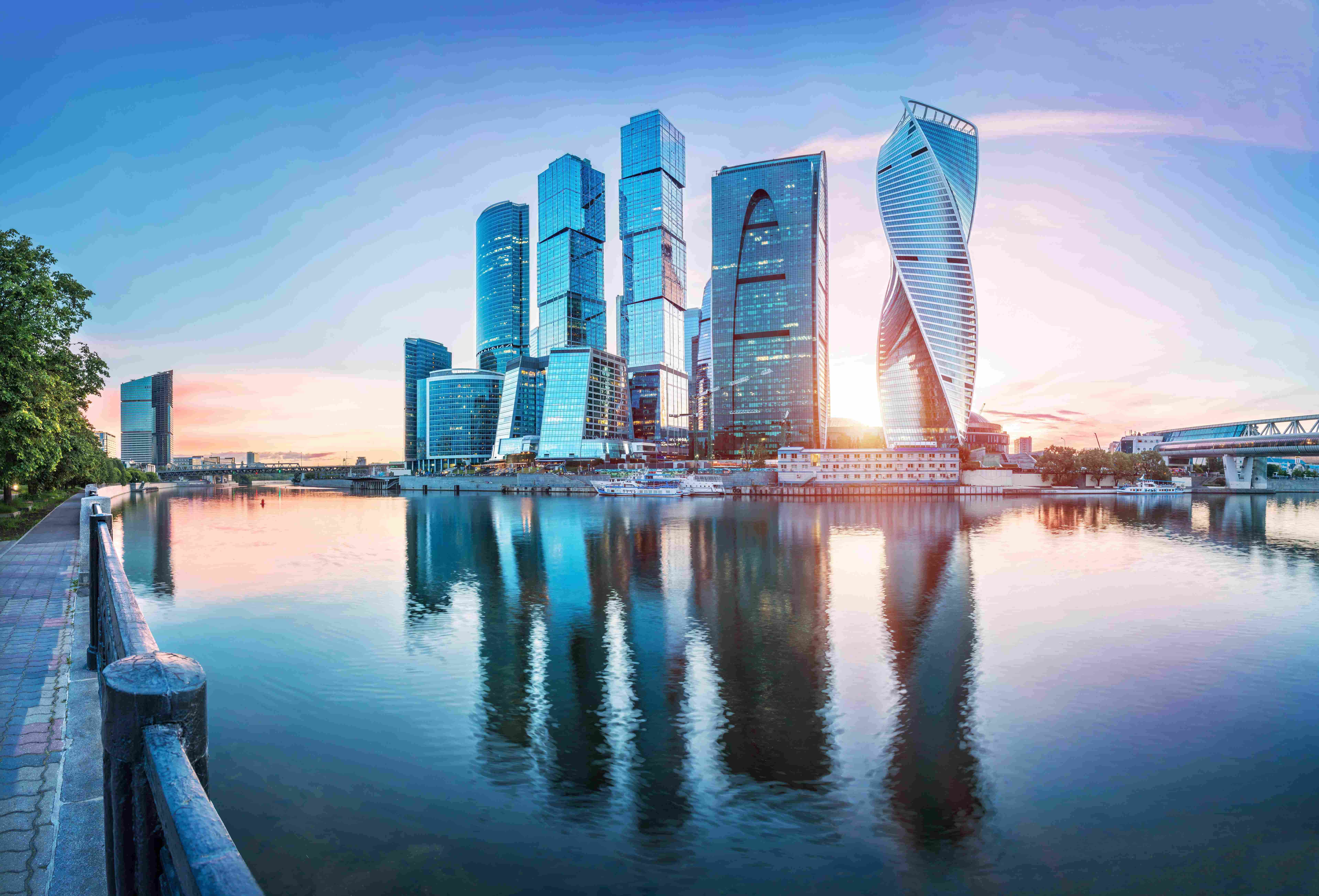 прогулка по Москве-реке «Небоскрёбы „Москва-Сити“» от Крымского моста на люкс-теплоходе «Соболь» и «Августина»
