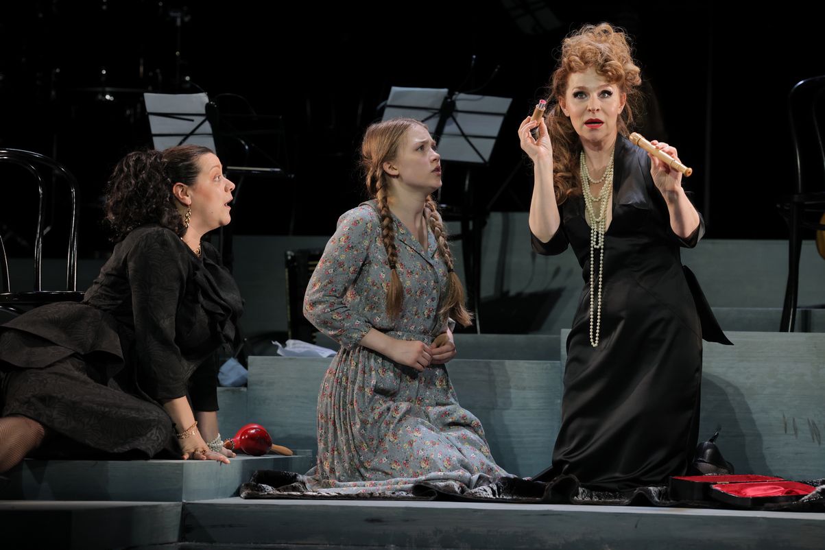 спектакль «Четыре тирана» в театре «Сатирикон»