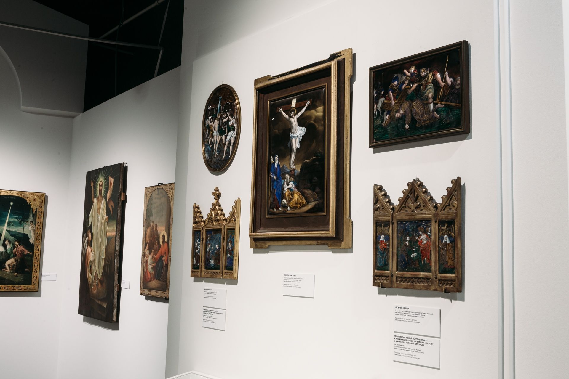 Выставка «Образы Спасителя и Креста Господня в иконе, скульптуре, медном литье и эмалях» фото 2