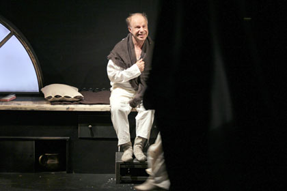 спектакль «Шинель» в МХТ им. А. П. Чехова