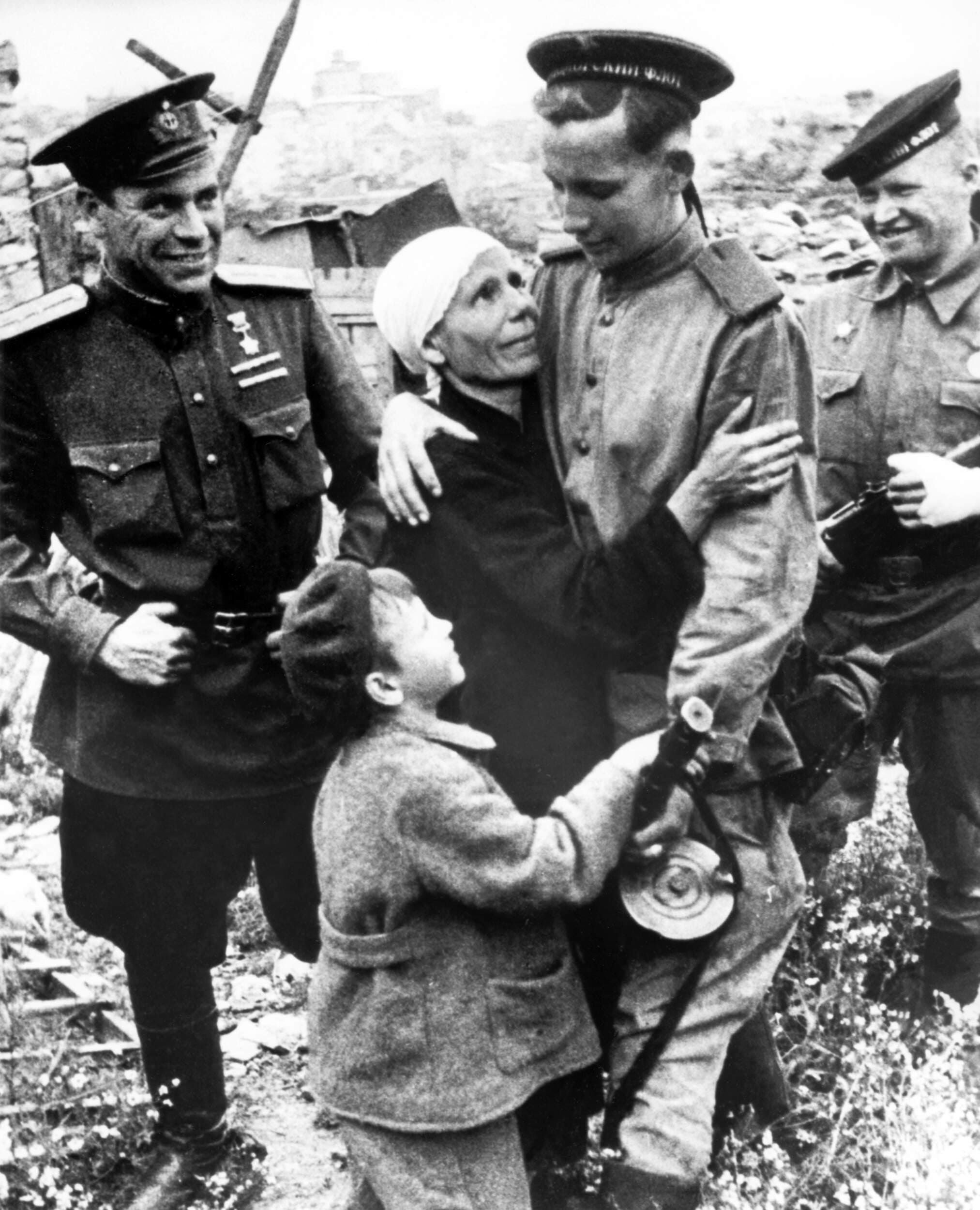 Выставка «Без права на забвение. К 80-летию Великой Победы» фото 6