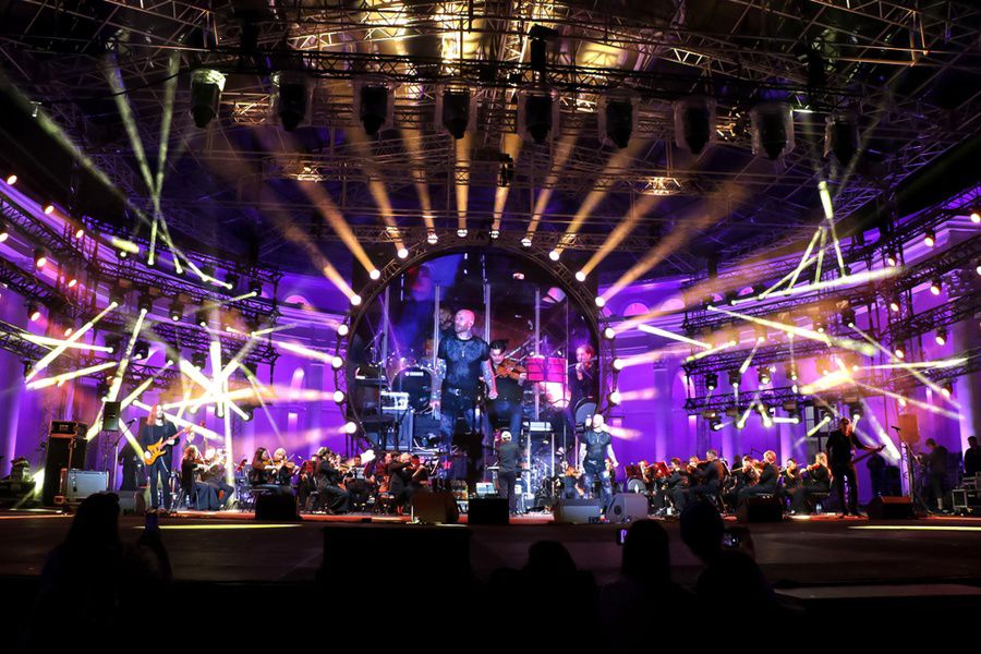 шоу «AEROQUEEN. Легендарные хиты Queen и Scorpions с оркестром»