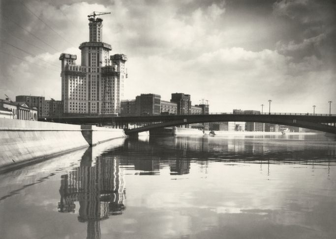 выставка «Москва: от первых такси до олимпийских строек»