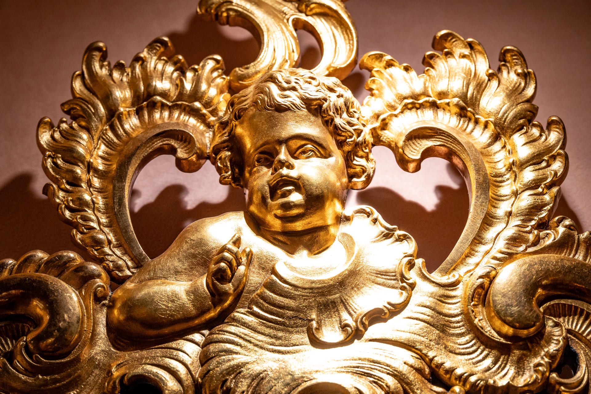 Выставка «Магия блеска. Стразы и граненая сталь XVIII — начала XIX века из собрания Исторического музея» фото 6