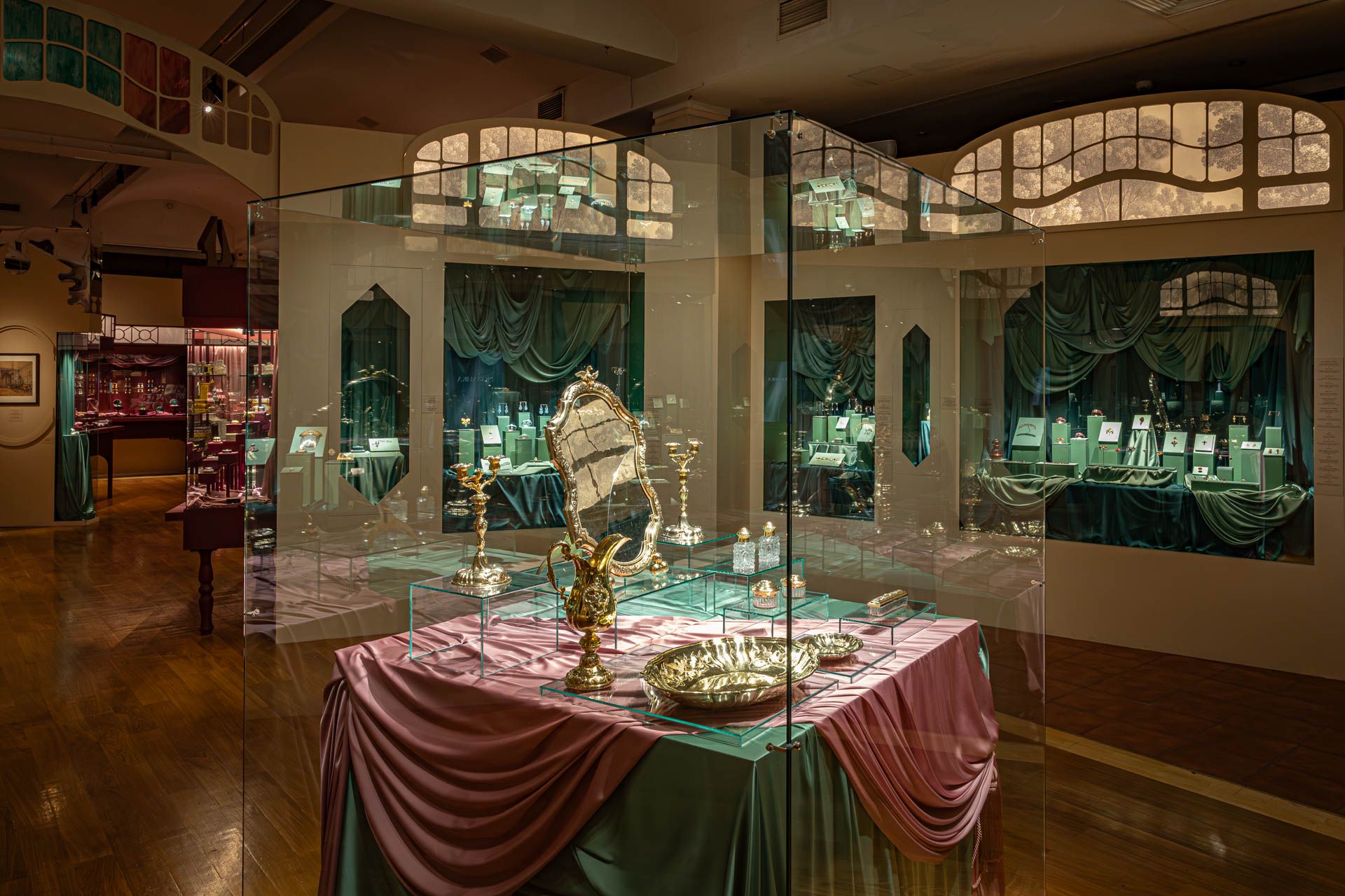 Выставка «Очарование красоты. Из истории ювелирных украшений в России» фото 3