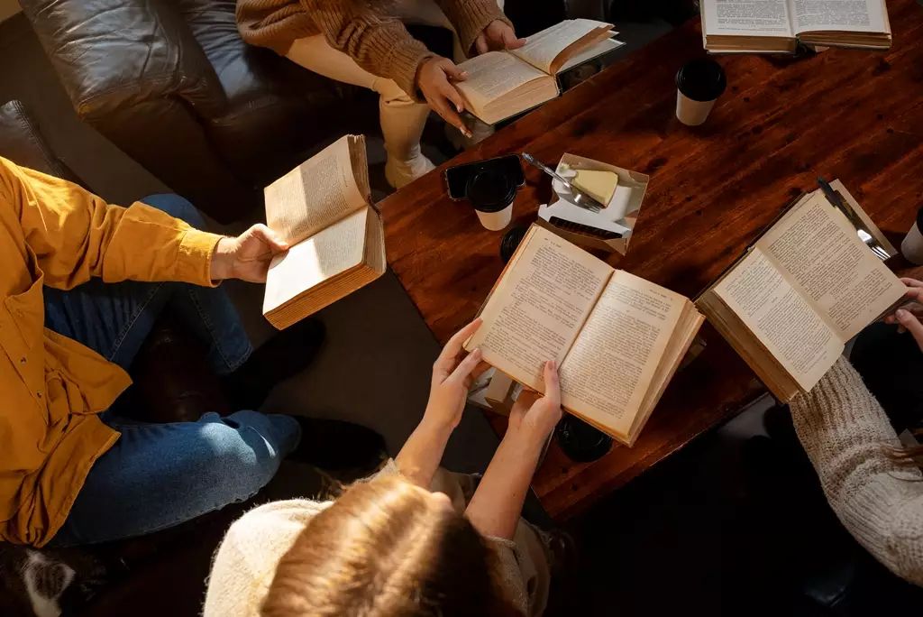 Встреча «Книжный клуб Лермонтовки: „Пустые дома“, Бренда Наварро»