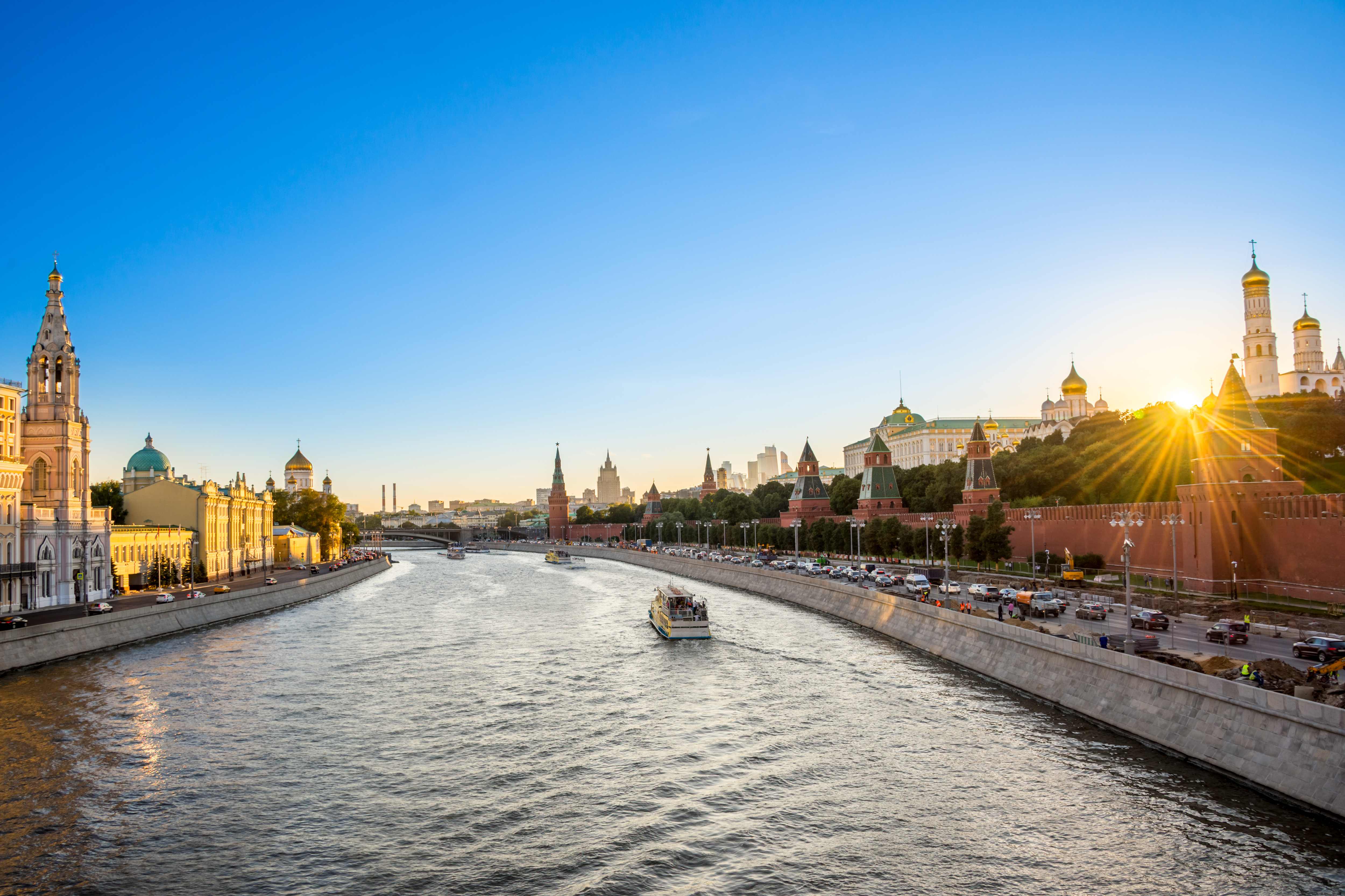 речная прогулка по Москве-реке «От Воробьёвых гор до Кремля» на теплоходе «Августина»