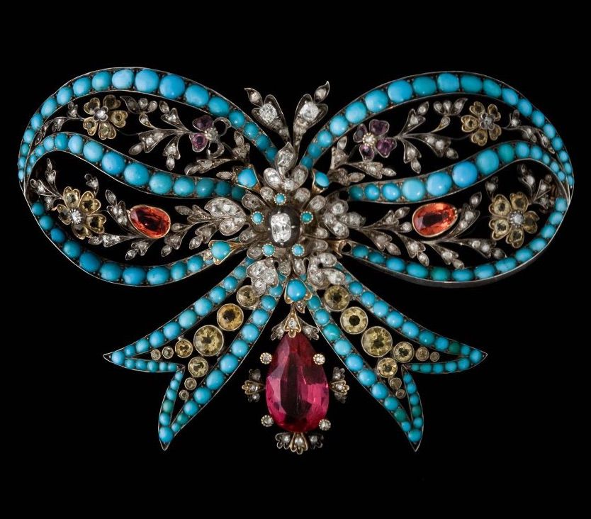 Выставка «Очарование красоты. Из истории ювелирных украшений в России» фото 2