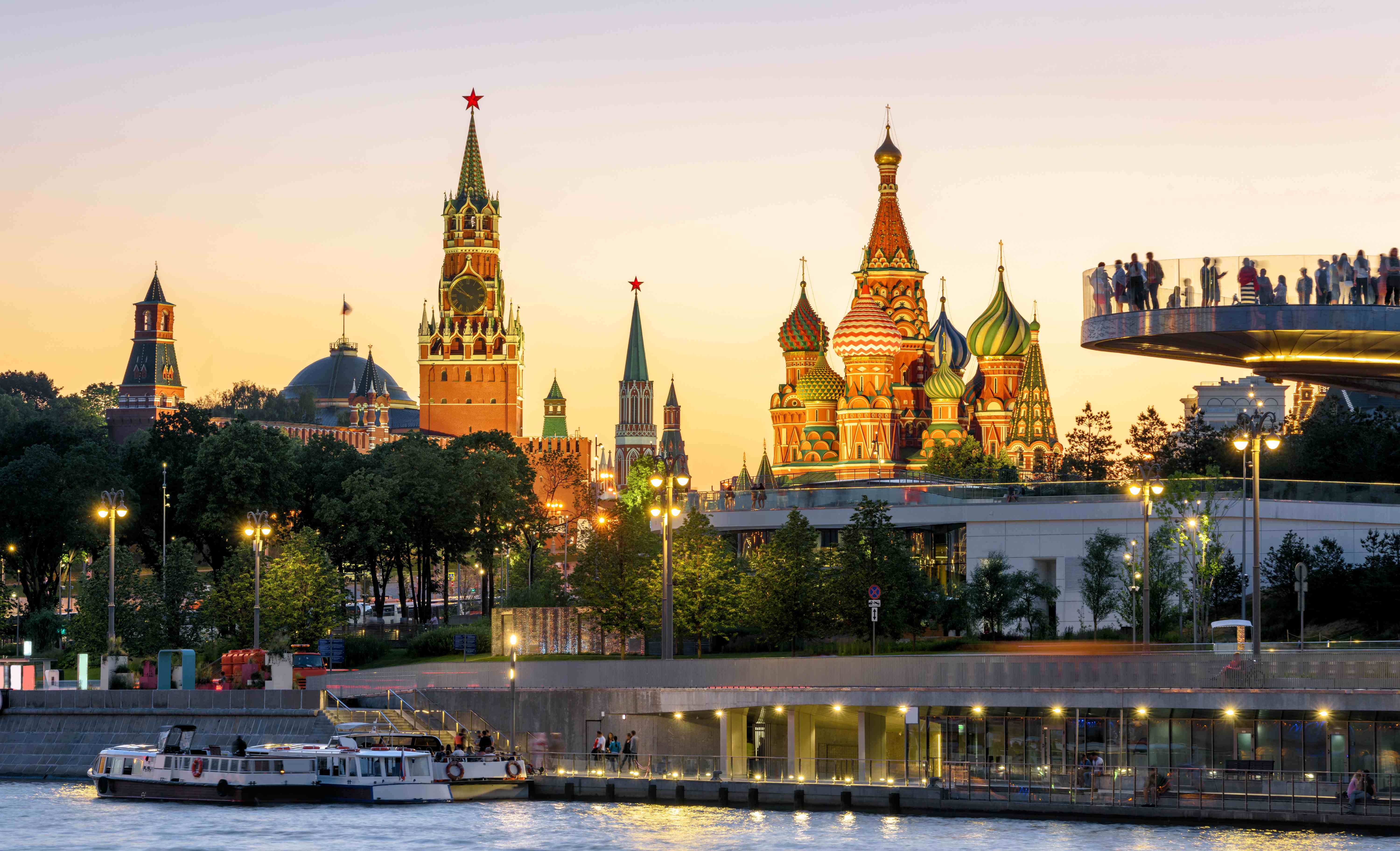 круговая речная прогулка на теплоходе по центру Москвы от парка «Зарядье» со скидкой 50%
