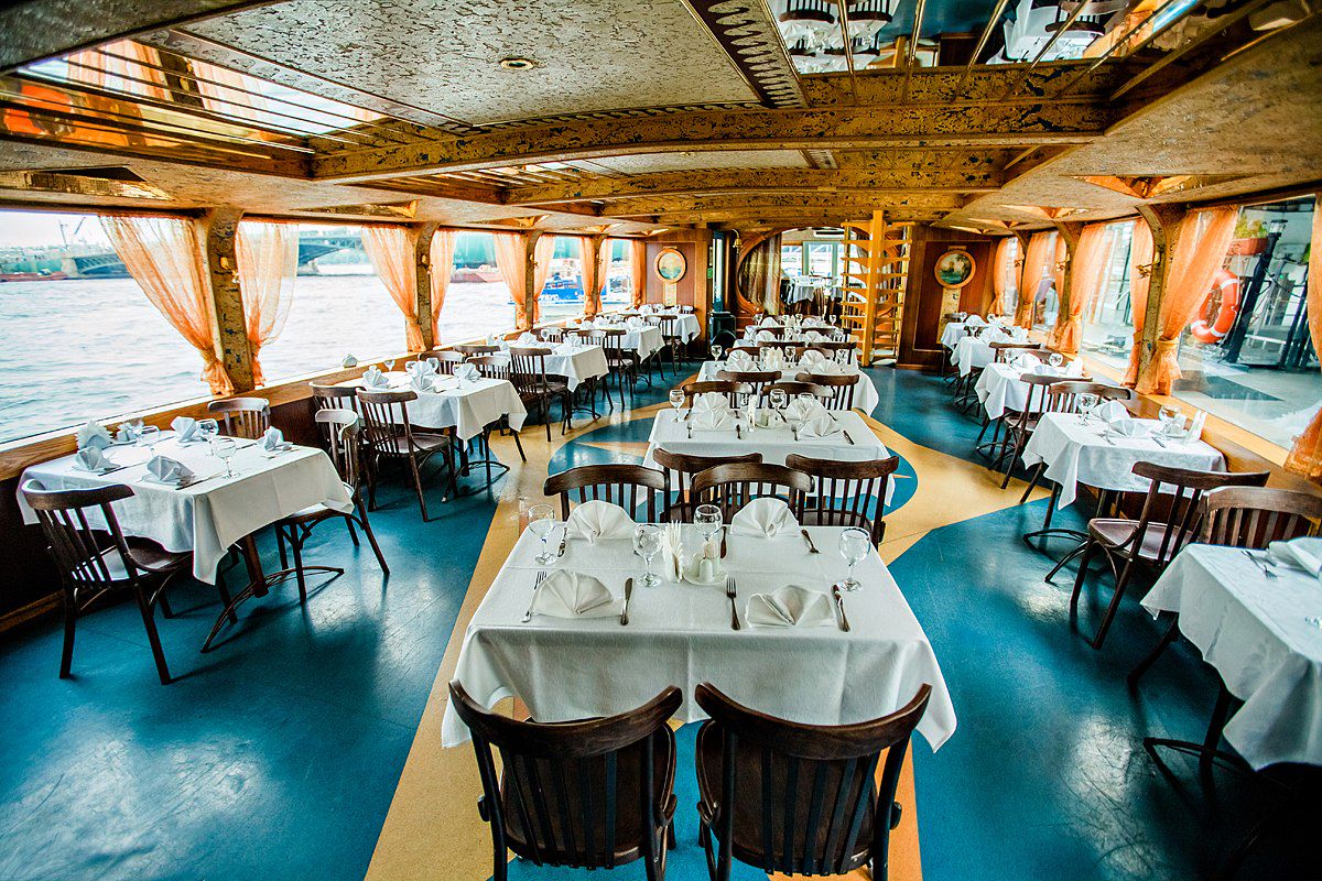 Ресторан на теплоходе «Астра»