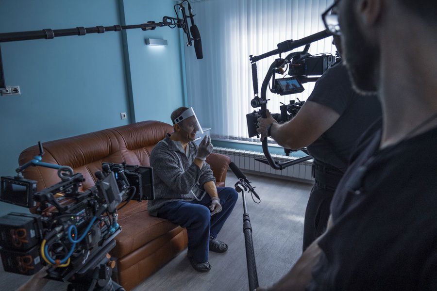 Роман Каримов снимает фильм о пандемии с Ириной Горбачёвой