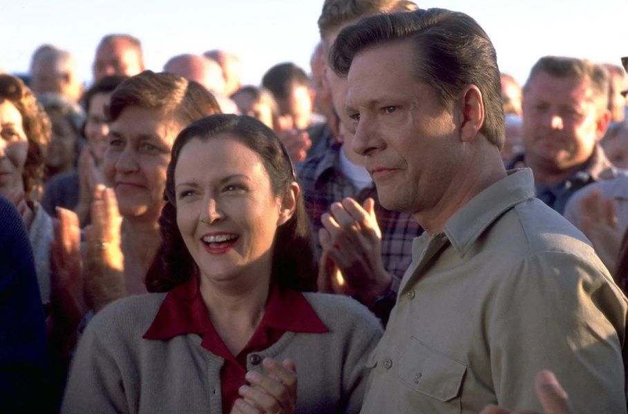 Кадр из фильма «Октябрьское небо»