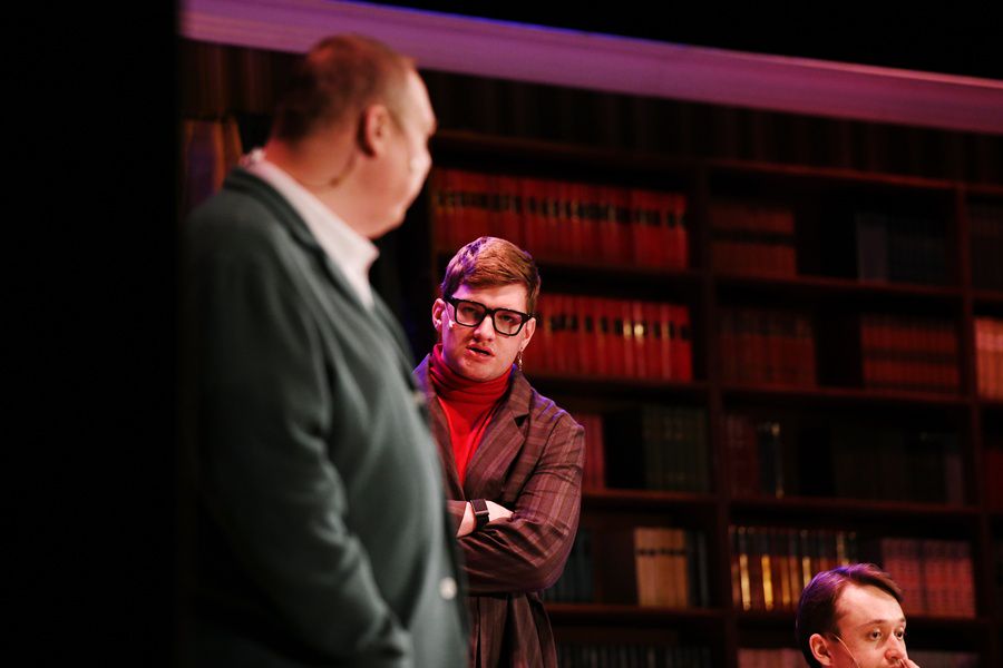 Сена из спектакля